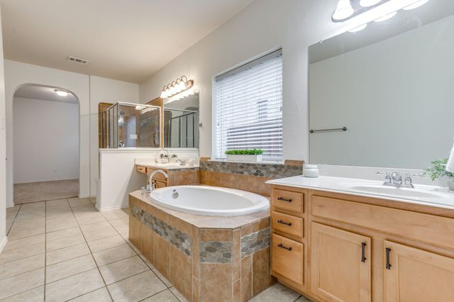 1008 Linden Drive, Burleson, TX 76028