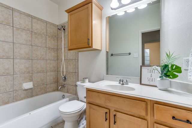 1008 Linden Drive, Burleson, TX 76028