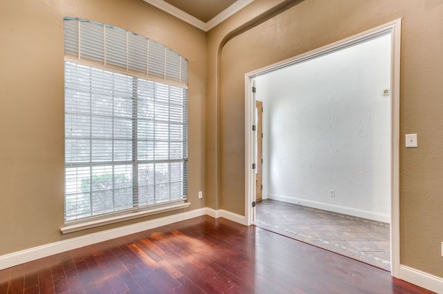 1008 Linden Drive, Burleson, TX 76028