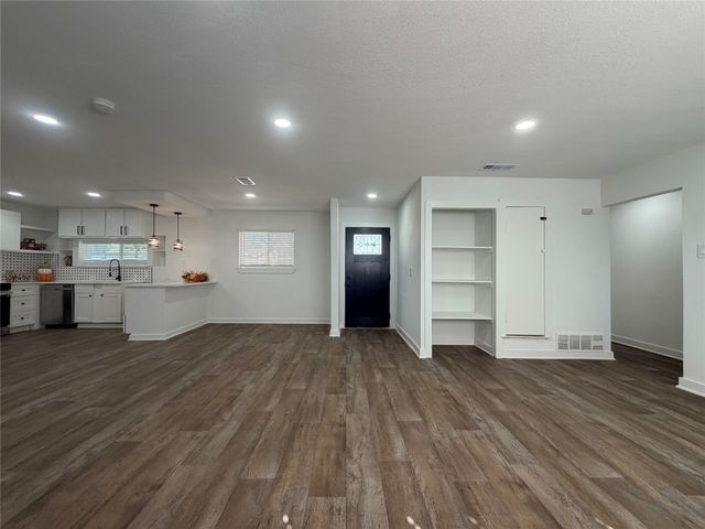 1424 E Parker Road, Plano, TX 75074