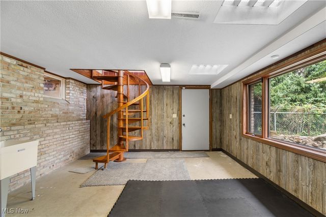 2317 Raintree Street NE, Canton, OH 44705