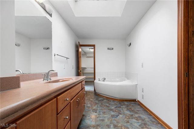 2317 Raintree Street NE, Canton, OH 44705