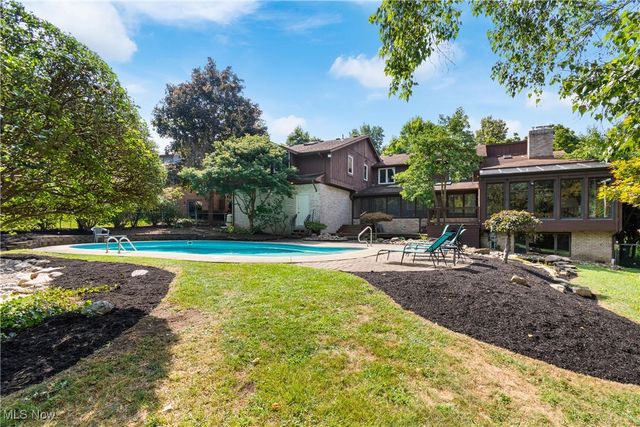 2317 Raintree Street NE, Canton, OH 44705