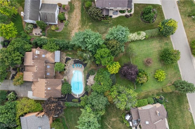 2317 Raintree Street NE, Canton, OH 44705