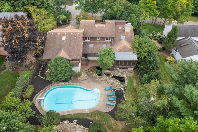 2317 Raintree Street NE, Canton, OH 44705