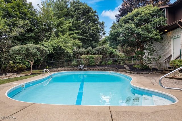 2317 Raintree Street NE, Canton, OH 44705