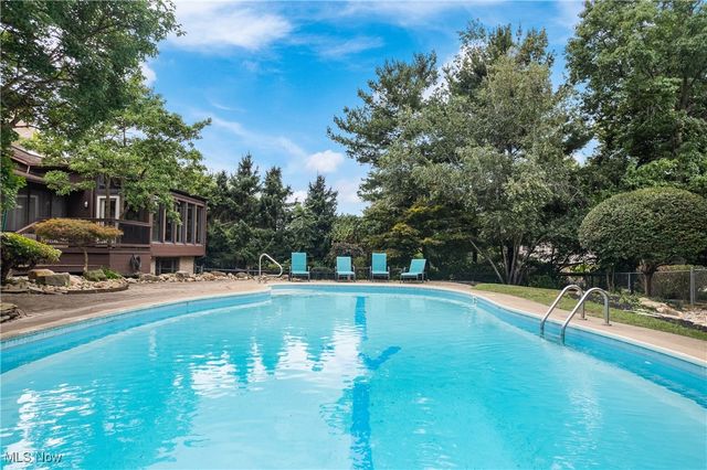 2317 Raintree Street NE, Canton, OH 44705