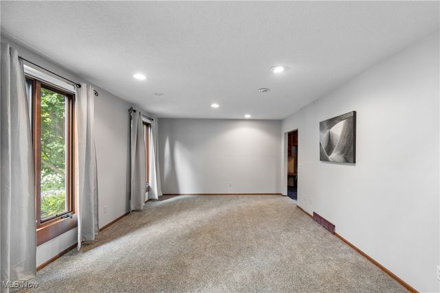 2317 Raintree Street NE, Canton, OH 44705