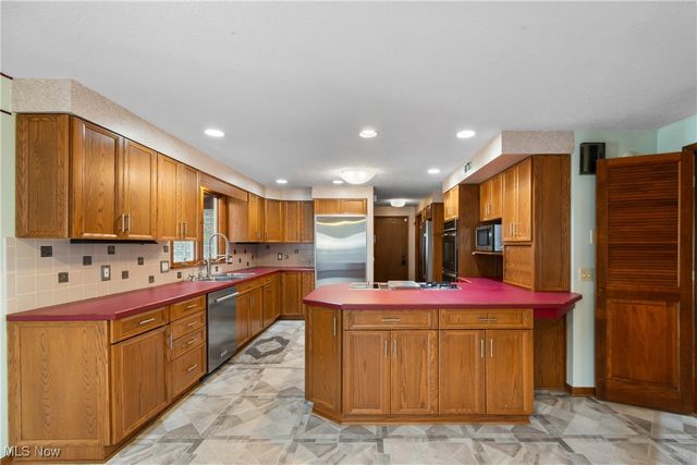 2317 Raintree Street NE, Canton, OH 44705