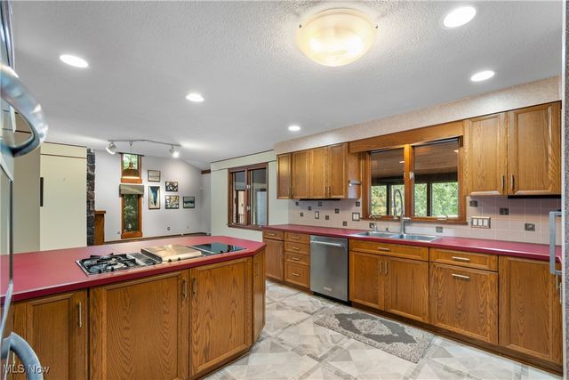 2317 Raintree Street NE, Canton, OH 44705