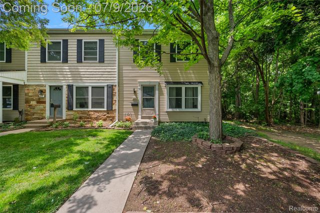 930 Little Hill Court, Rochester Hills, MI 48307