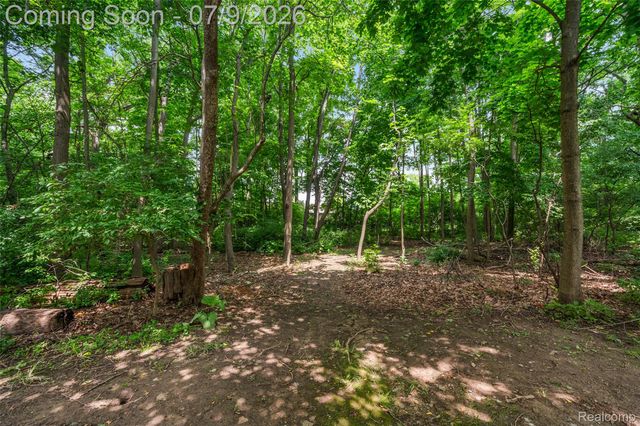 930 Little Hill Court, Rochester Hills, MI 48307