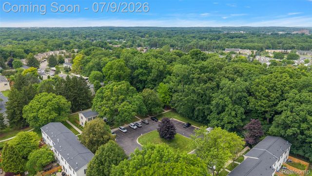 930 Little Hill Court, Rochester Hills, MI 48307