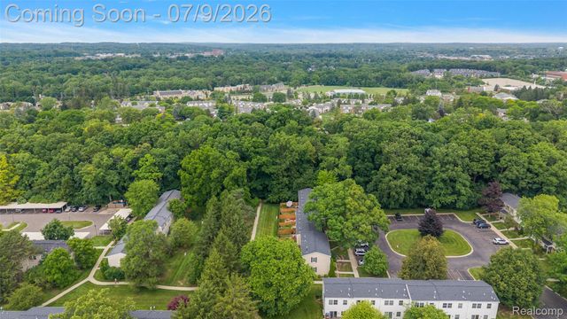 930 Little Hill Court, Rochester Hills, MI 48307