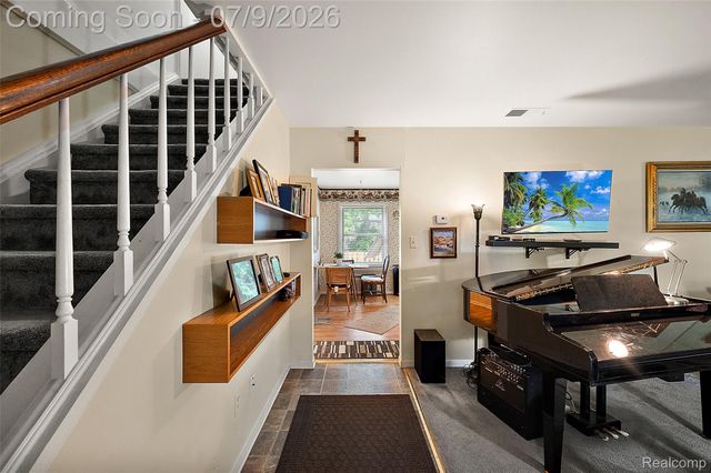 930 Little Hill Court, Rochester Hills, MI 48307