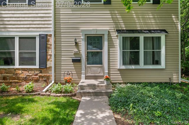 930 Little Hill Court, Rochester Hills, MI 48307