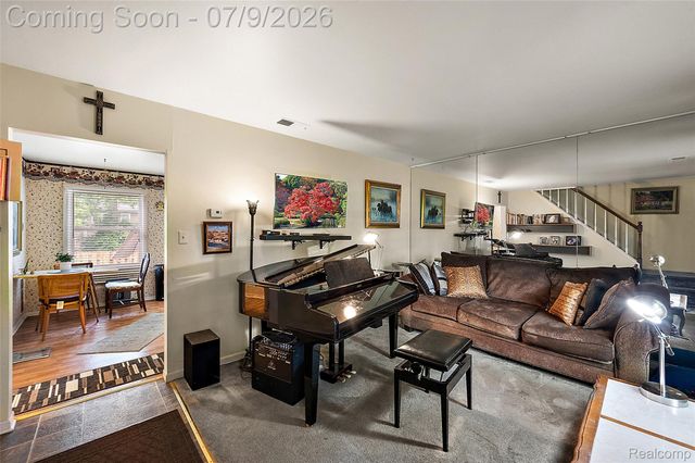 930 Little Hill Court, Rochester Hills, MI 48307