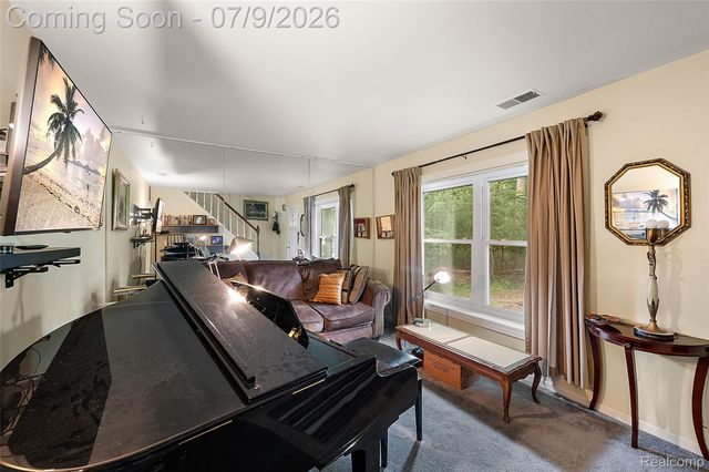 930 Little Hill Court, Rochester Hills, MI 48307