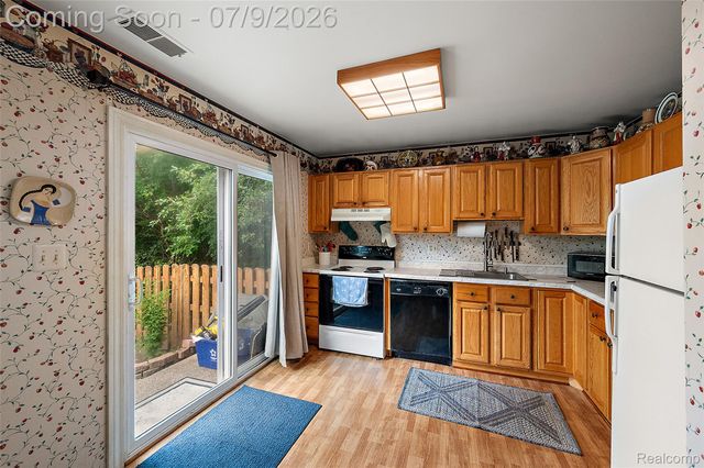 930 Little Hill Court, Rochester Hills, MI 48307