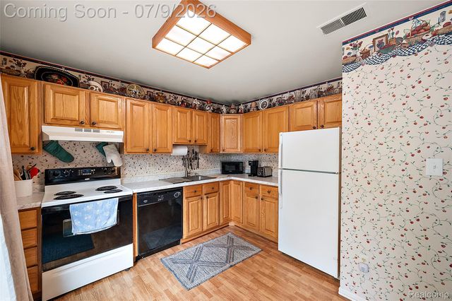 930 Little Hill Court, Rochester Hills, MI 48307