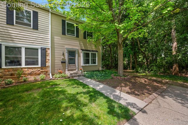 930 Little Hill Court, Rochester Hills, MI 48307