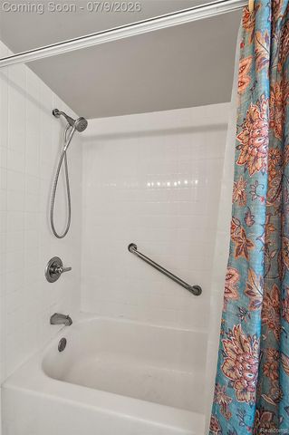 930 Little Hill Court, Rochester Hills, MI 48307