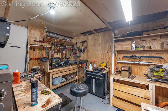 930 Little Hill Court, Rochester Hills, MI 48307