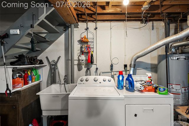 930 Little Hill Court, Rochester Hills, MI 48307