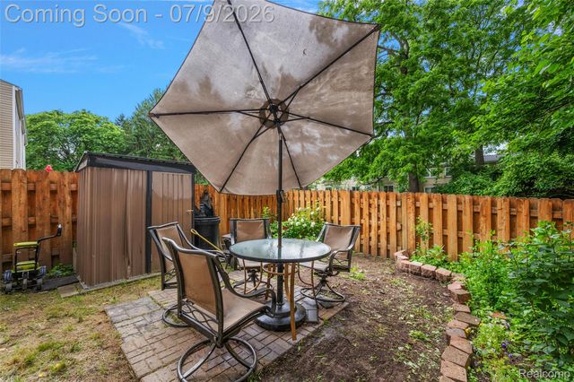930 Little Hill Court, Rochester Hills, MI 48307