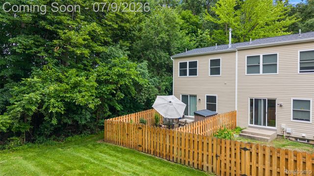 930 Little Hill Court, Rochester Hills, MI 48307