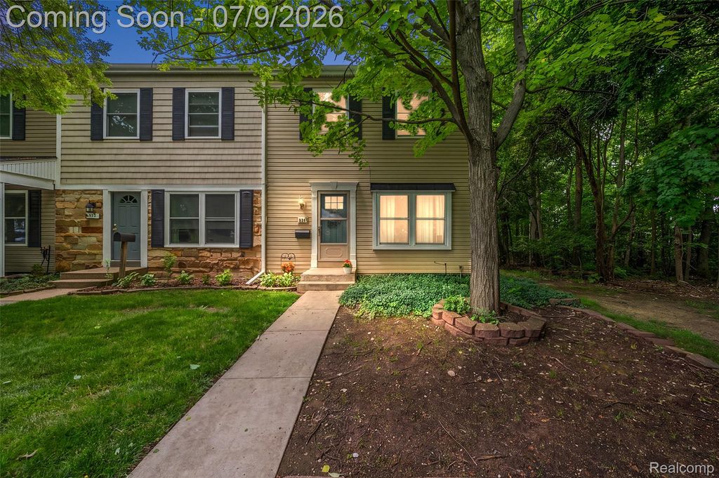 930 Little Hill Court, Rochester Hills, MI 48307