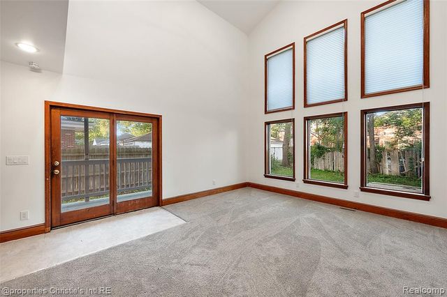 18645 Roselawn Street, Detroit, MI 48221