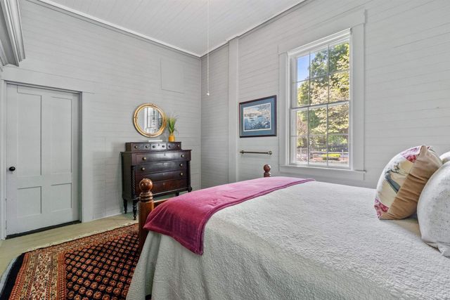 11 Highland Street, Meredith, NH 03253