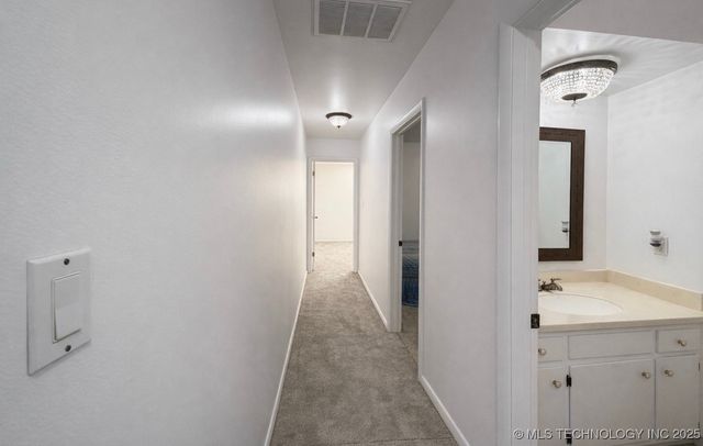 7836 S College Avenue, Tulsa, OK 74136