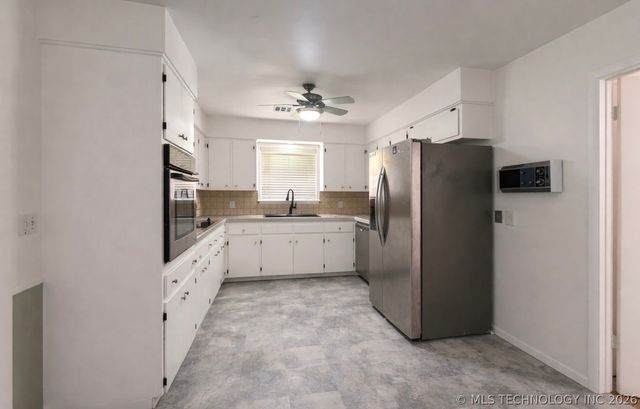 7836 S College Avenue, Tulsa, OK 74136