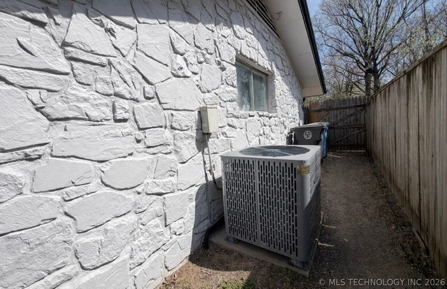 7836 S College Avenue, Tulsa, OK 74136