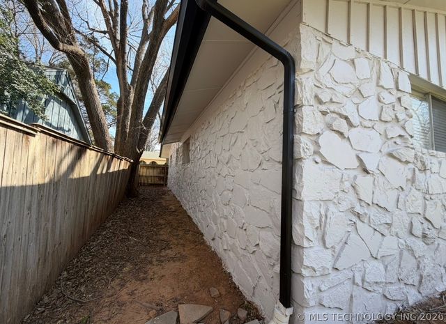 7836 S College Avenue, Tulsa, OK 74136