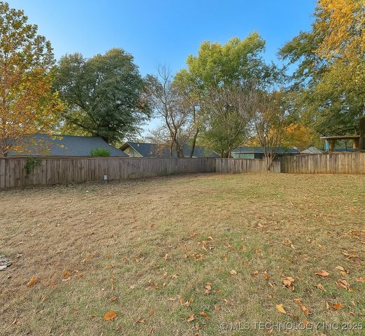 7836 S College Avenue, Tulsa, OK 74136