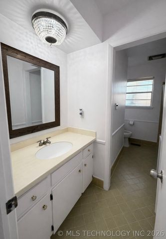 7836 S College Avenue, Tulsa, OK 74136