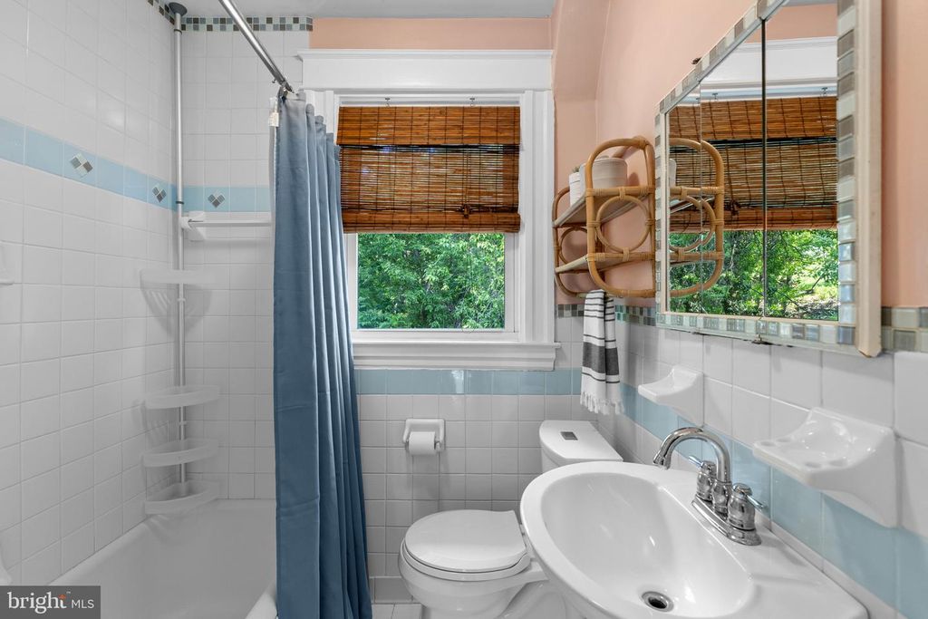 Image 16 of property listing at 2273 PARK HILL AVE, Baltimore, MD 21211