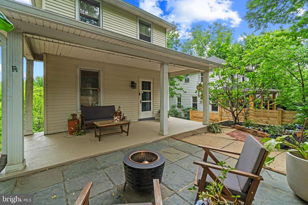 Image 2 of property listing at 2273 PARK HILL AVE, Baltimore, MD 21211