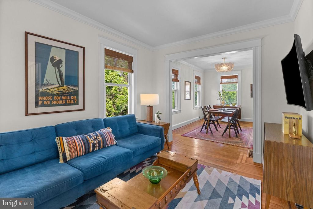 Image 3 of property listing at 2273 PARK HILL AVE, Baltimore, MD 21211