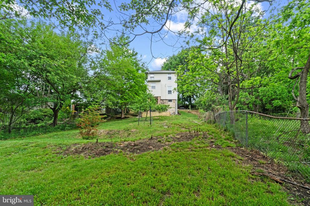 Image 33 of property listing at 2273 PARK HILL AVE, Baltimore, MD 21211