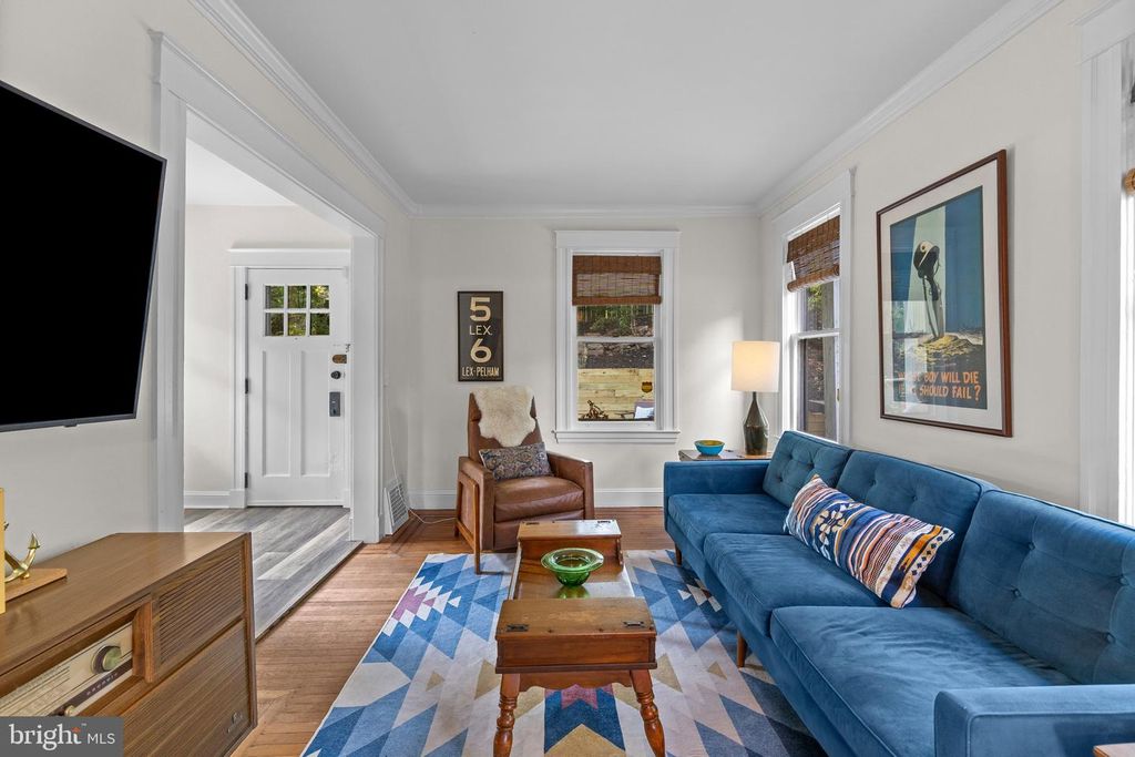 Image 8 of property listing at 2273 PARK HILL AVE, Baltimore, MD 21211