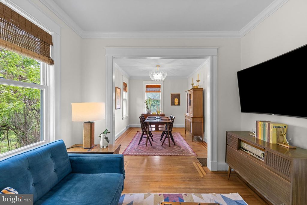 Image 9 of property listing at 2273 PARK HILL AVE, Baltimore, MD 21211