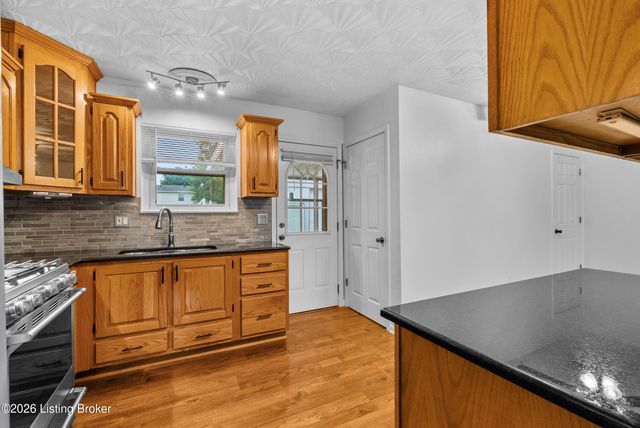 332 Glenview Rd, Louisville, KY 40229