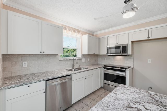 12 Red Birch Cv, Little Rock, AR 72212