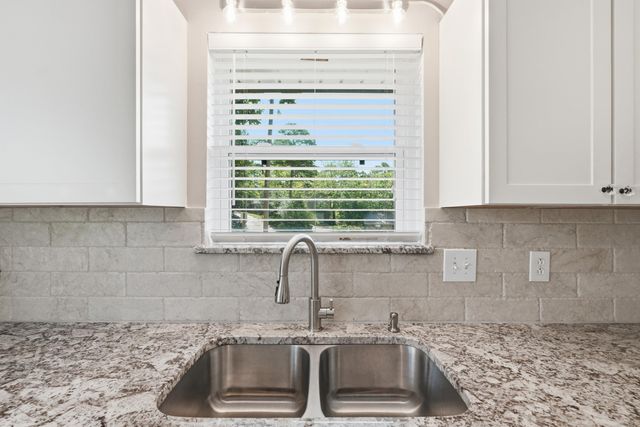 12 Red Birch Cv, Little Rock, AR 72212