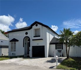 10701 SW 10th Ct, Davie, FL 33324