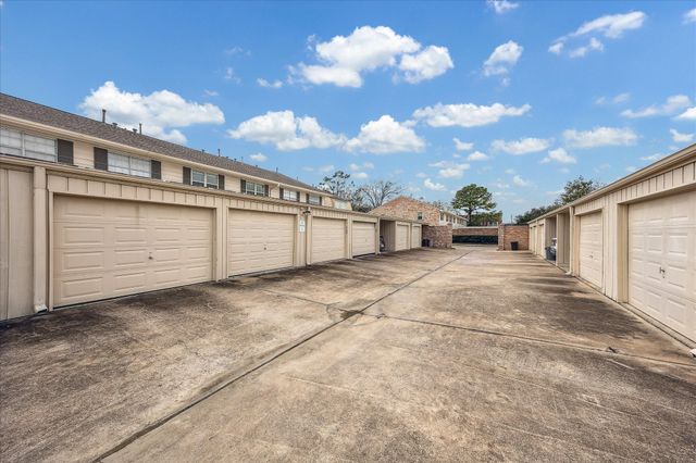 5819 Valley Forge Drive 91, Houston, TX 77057